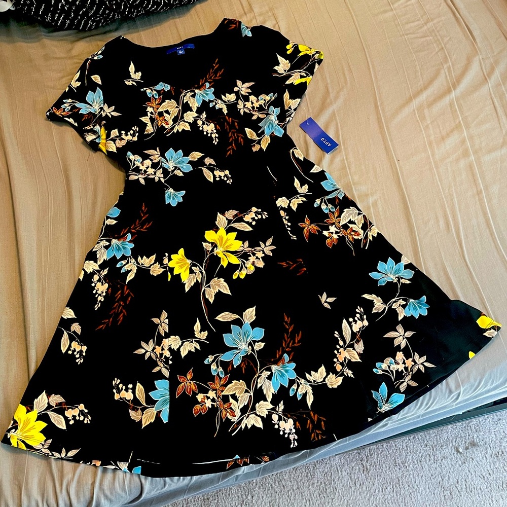 MOVING SALE! NWT Apt 9 black floral midi dress
